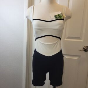 108 Sportif  Bodysuit Size Large/12- Brand New!‎